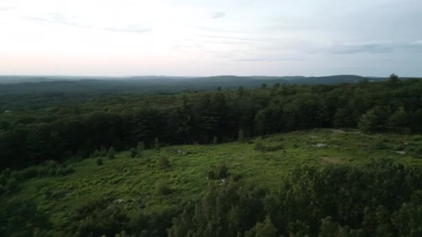 Eine Luftaufnahme Case Mountain Manchester Abend Bei Sonnenuntergang Hochwertiges Filmmaterial — Stockvideo