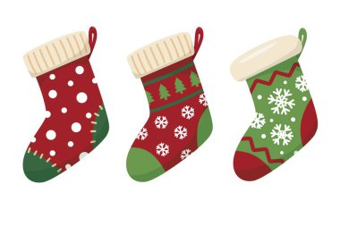 Şablonları ve süslemeleri olan Noel çorapları..