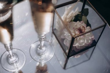 buffet, champagne glasses, champagne bubbles close-up