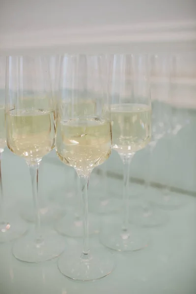 buffet, champagne glasses, champagne bubbles close-up