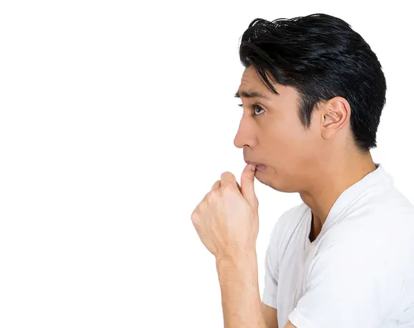 Portret Bliska Młody Człowiek Student Palcem Ustach Kciuk Ssący Obgryzający — Zdjęcie stockowe