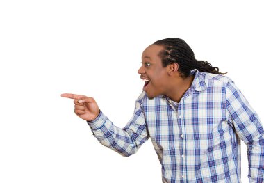 Mutlu ve şaşırmış bir adamın yan profili. Ağzını geniş bir şekilde açıp, parmağını işaret ediyor. 