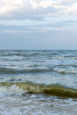 Deniz manzarası ve mavi gökyüzü