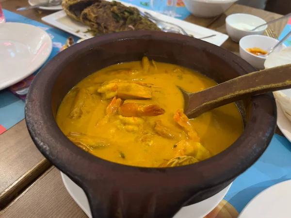 Gambas Frescas Deliciosas Masala Curry Servido Una Olla Langostino Amarillo —  Fotos de Stock