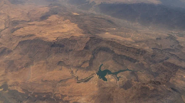 Luchtfoto Van Een Rivier Waterlichaam Een Ruw Dramatisch Woestijnlandschap Het — Stockfoto