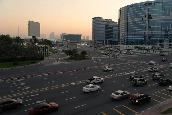 Ντουμπάι Ηνωμένα Αραβικά Εμιράτα Απριλίου 2023 Άποψη Πολυσύχναστης Διασταύρωσης Κατά — Φωτογραφία Αρχείου