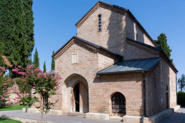 Sighnaghi, Gürcistan - 24 Eylül 2015: Bodbe 'nin St. Nino manastırı veya Bodbe manastırındaki rahibelerin evi.