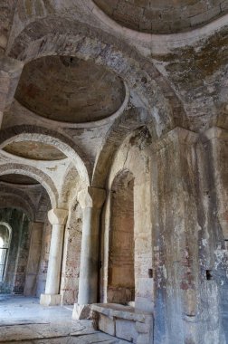 Eski Myra 'daki eski Aziz Niklas kilisesinin içi. Antalya ilinin çağdaş Demre kentinin toprakları, Türkiye