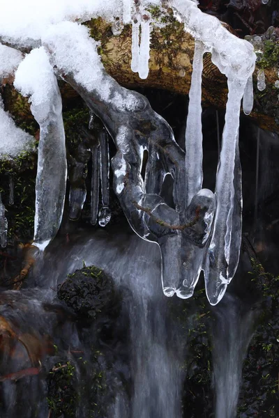 Carámbanos Arroyo Congelado Paisaje Invernal —  Fotos de Stock