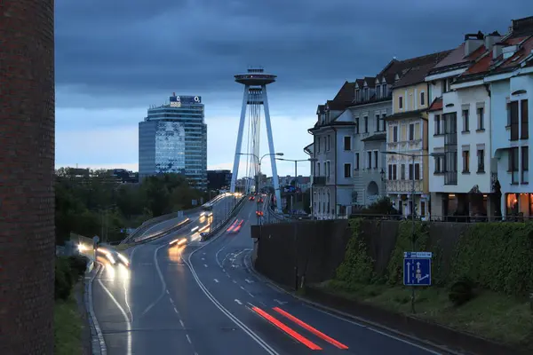 Bratislava 'daki Tuna Nehri üzerindeki SNP asma köprüsü