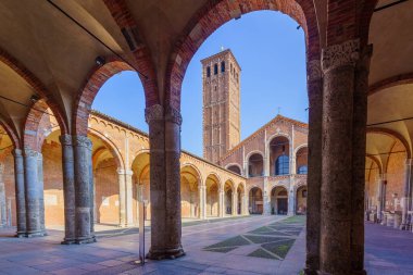 Milan, İtalya - 03 Mart 2022: Basilica di Sant Ambrogio, Milano, Lombardiya, Kuzey İtalya