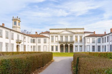 Monza Park 'taki Villa Mirabello binasının manzarası, açık bir kış gününde. Monza, Lombardy, Kuzey İtalya