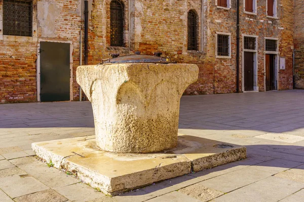 View Typical Water Well Venice Veneto Northern Italy — Stock Photo, Image