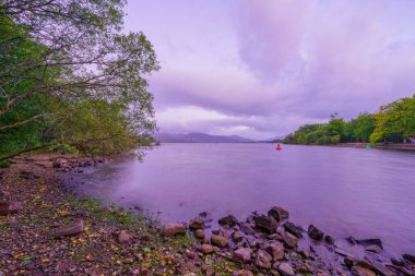 İngiltere Balloch, İskoçya 'da Lomond Gölü' nün gündoğumu manzarası.