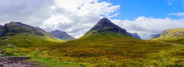 İskoçya 'nın batısındaki Glencoe Vadisi' nin panoramik manzarası.