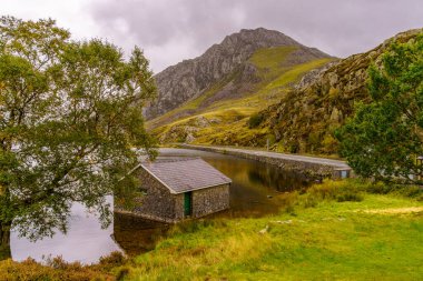Llyn Ogwen Gölü manzarası, Snowdonia Ulusal Parkı, Galler 'in kuzeyi, İngiltere