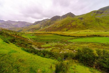 Nant Ffrancon Geçidi manzarası, Snowdonia Ulusal Parkı, Galler 'in kuzeyi, İngiltere
