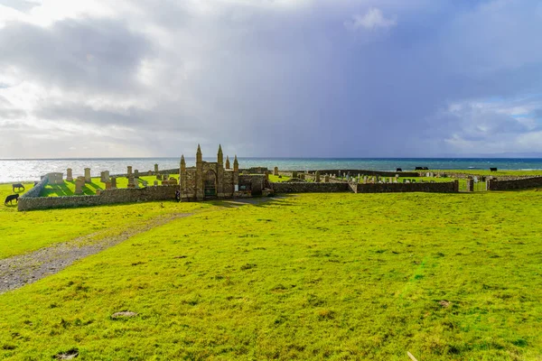 イギリス スコットランド キンタイヤ半島にあるクラッド パティア古い墓地の眺め — ストック写真