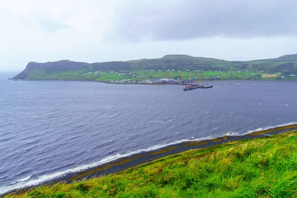 海岸風景とウイグピアのビュー スカイ島で インナーヘブリディーズ スコットランド — ストック写真