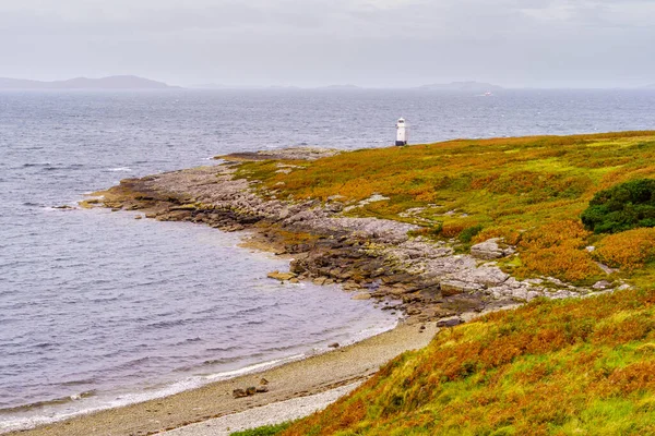 Blick Auf Die Küstenlandschaft Und Den Rhue Leuchtturm Den Highlands — Stockfoto