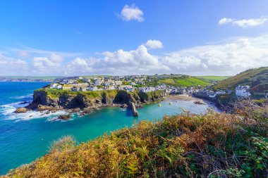 Port Isaac, Cornwall, İngiltere 'deki köy, liman ve körfez manzarası