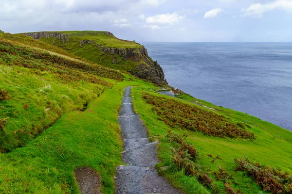View Coastal Landscape Footpath Lealt Falls Isle Skye Inner Hebrides — Stock Photo, Image