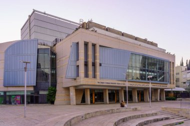 Hayfa, İsrail - 22 Aralık 2022: Hayfa Tiyatrosu 'nun Hadar HaCarmel Mahallesi, İsrail' deki günbatımı manzarası