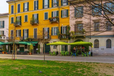 Milan, İtalya - 02 Mart 2022: Sant-Eustorgio Meydanı, Milano, Lombardy, Kuzey İtalya