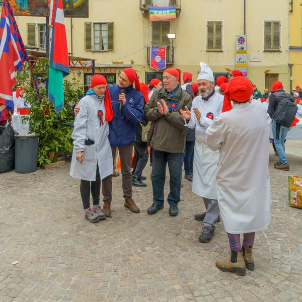 Ivrea Italia Febbraio 2023 Partecipanti Festeggiano Nell Ambito Del Carnevale — Foto Stock
