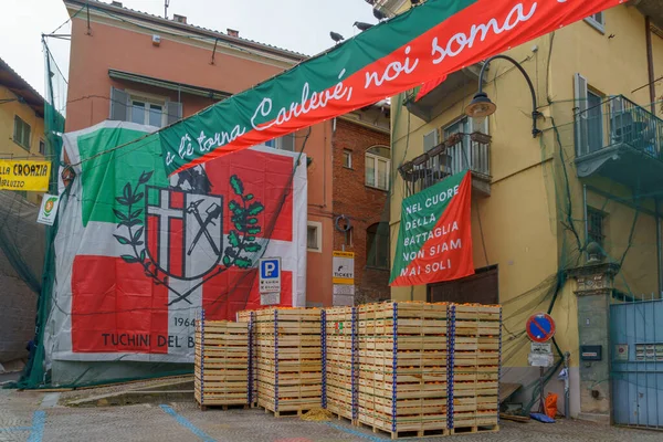 Ivrea Italia Febrero 2023 Cajas Naranjas Redes Protección Preparación Para —  Fotos de Stock