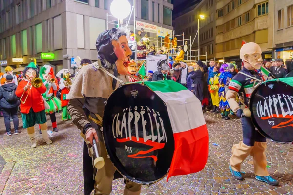 Lucerna Svizzera Febbraio 2023 Banda Musicisti Costume Marcia Strade Parte — Foto Stock