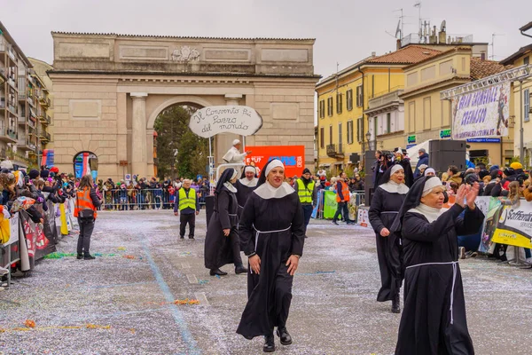 Crema Italia Febbraio 2023 Sfilata Carnevale Con Ballerini Costume Folla — Foto Stock