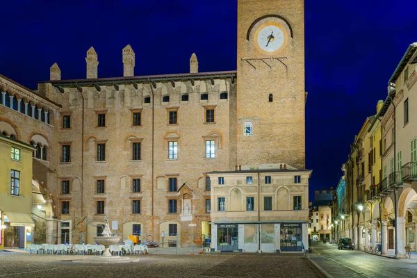 Mantova Italia Febbraio 2023 Veduta Serale Piazza Broletto Con Monumenti — Foto Stock