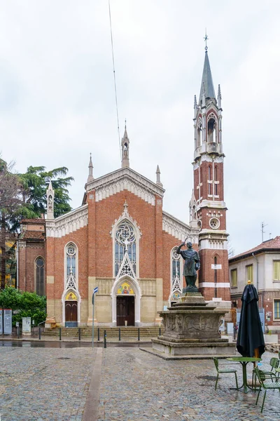 意大利蒙扎 2023年2月26日 意大利北部伦巴第蒙扎的Santa Maria Degli Angeli教堂的立面 — 图库照片