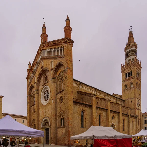 Crema Italien Februari 2022 Karnevalsmarknaden Domkyrkan Duomo Torget Med Lokalbefolkning — Stockfoto