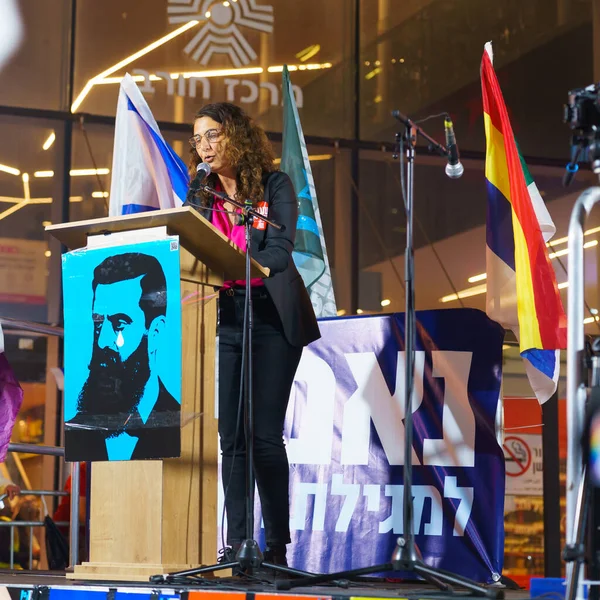 Haifa Israel Toukokuu 2023 Mielenosoittaja Tohtori Meirav Aharon Gutman Puhuu — kuvapankkivalokuva