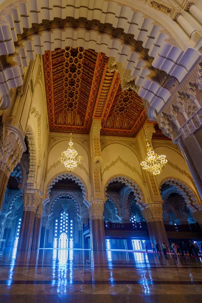Casablanca Maroko Marca 2023 Widok Wnętrze Meczetu Hassan Gośćmi Casablance — Zdjęcie stockowe