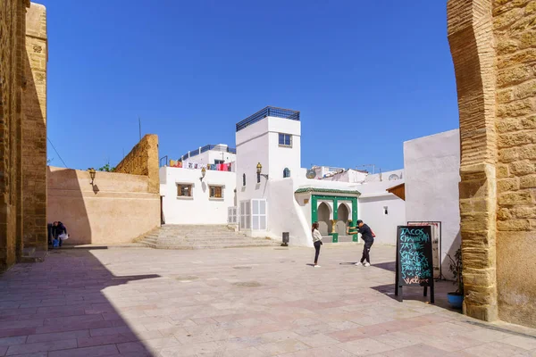 Rabat Marruecos Marzo 2023 Calle Kasbah Los Udayas Con Turista — Foto de Stock