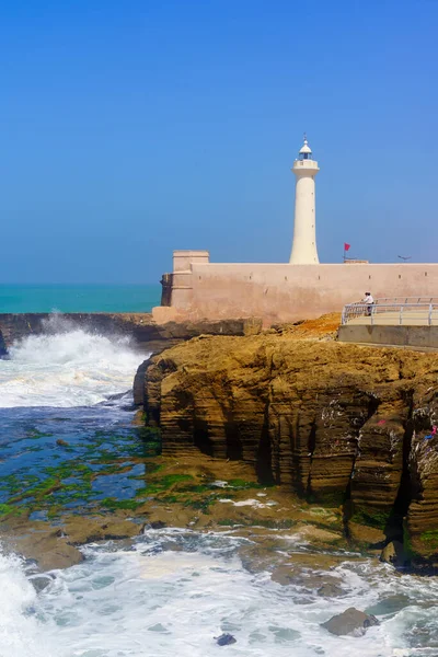 Rabat Morocco March 2023 View Rabat Lighthouse Crashing Waves Visitors — Stock Photo, Image