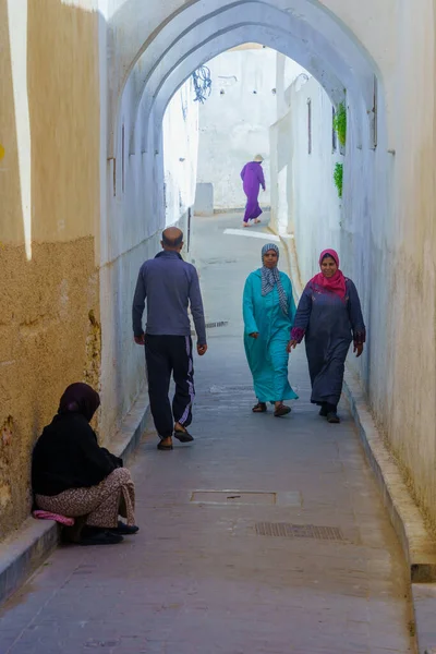 Fes Μαρόκο Μαρτίου 2023 Άποψη Ενός Στενού Καμάρες Και Ντόπιους — Φωτογραφία Αρχείου