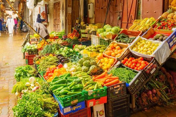 Marrakesh Morocco April 2023 Medina Market Scene Vegetable Sale Locals — Stock Photo, Image