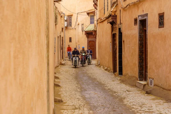 Marrakesch Marokko April 2023 Straßenszene Mit Einheimischen Und Besuchern Der — Stockfoto
