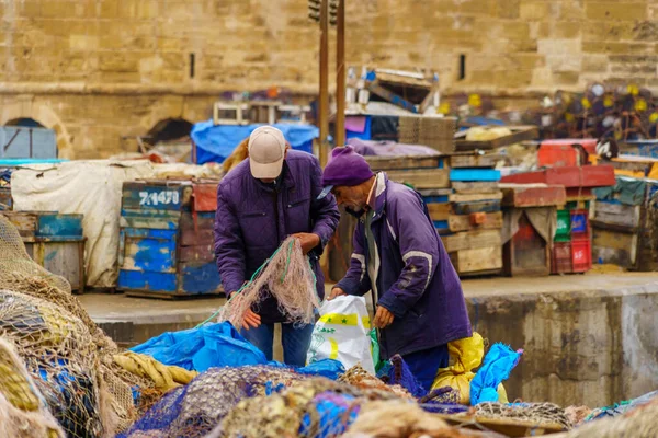 Essaouira Marocko April 2023 Soluppgången Fiskehamnen Med Fiskare Som Arbetar — Stockfoto