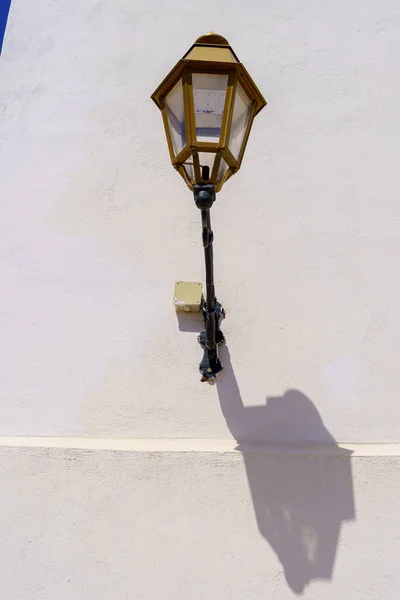 Beyaz Bir Duvarda Tipik Bir Sokak Lambasının Görüntüsü Udayaların Kasbah — Stok fotoğraf
