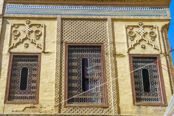 摩洛哥费斯麦地那的一面典型的装饰墙 — 图库照片