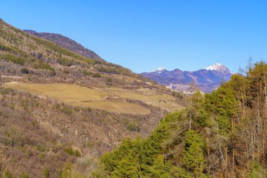 Dolomites dağlarının manzarası, açık bir kış günü, Trentino, Kuzey İtalya