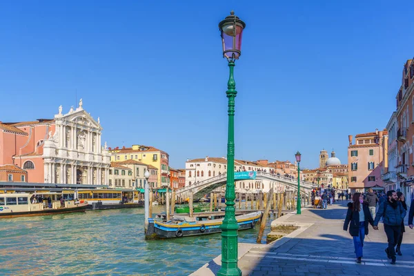 Wenecja Włochy Lutego 2022 Widok Kanał Grande Łodzi Domów Mostów — Zdjęcie stockowe