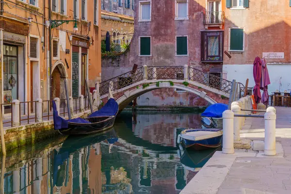 Veneza Itália Março 2022 Vista Canal Com Edifícios Pontes Barcos — Fotografia de Stock