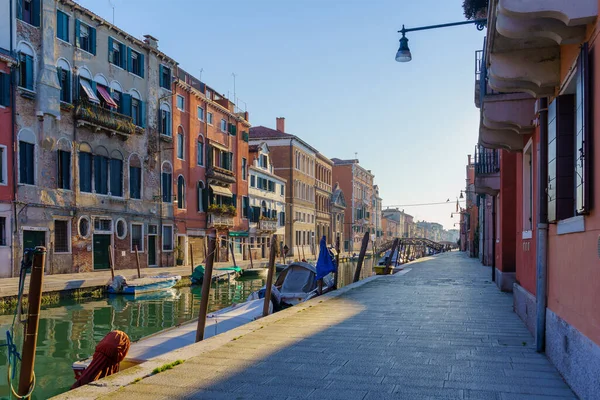 Vista Del Canal San Girolamo Con Barcos Casas Puentes Venecia — Foto de Stock