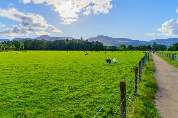 Keswick September 2022 View Footpath Countryside Pedestrians Lake District Cumbria — Stock Photo, Image